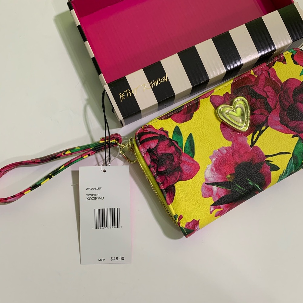 Betsey Johnson NWT floral wristlet wallet - Picture 3 of 6